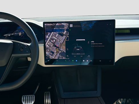 Used 2024 Tesla Model X image 19