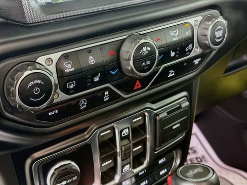 Used 2023 Jeep Wrangler Unlimited Rubicon w/ Cold Weather Group AWD/4WD image 16