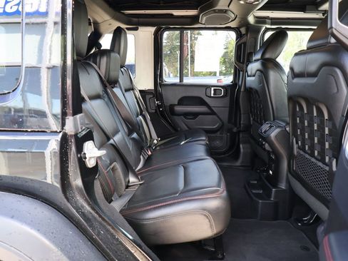 Used 2019 Jeep Wrangler Unlimited Rubicon AWD/4WD image 31