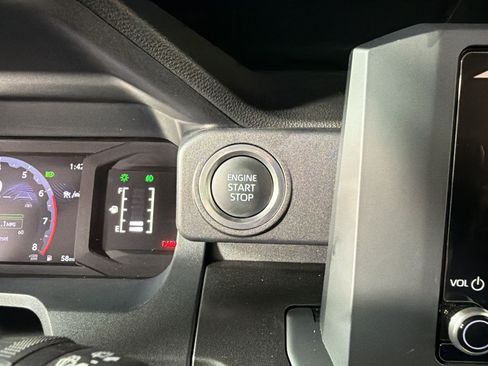 Used 2025 Toyota 4Runner SR5 AWD/4WD image 25