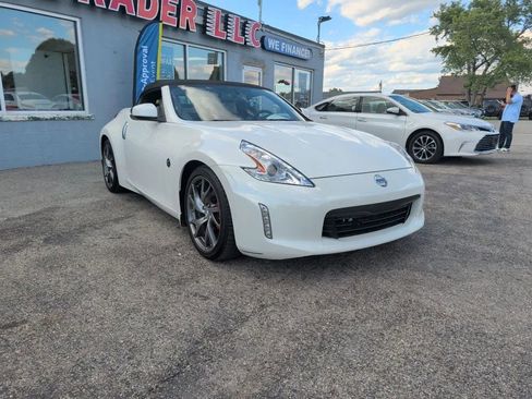 Used 2016 Nissan 370Z Touring Sport RWD image 4