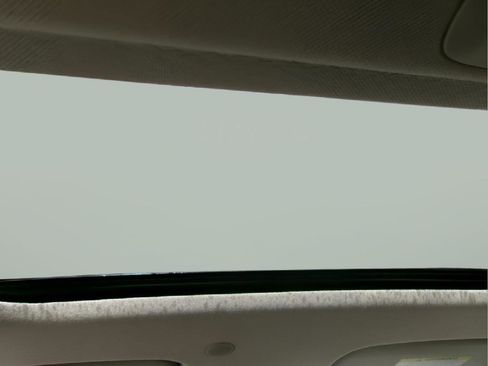 Used 2024 Hyundai Venue SEL image 12