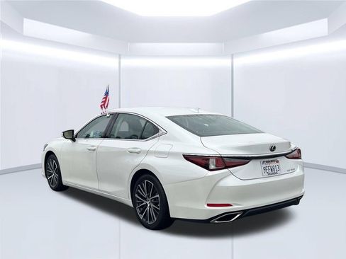 Used 2023 Lexus ES 350 w/ Premium Package FWD image 3