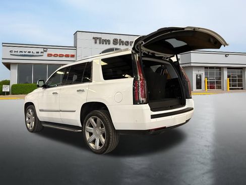Used 2020 Cadillac Escalade Premium Luxury image 17