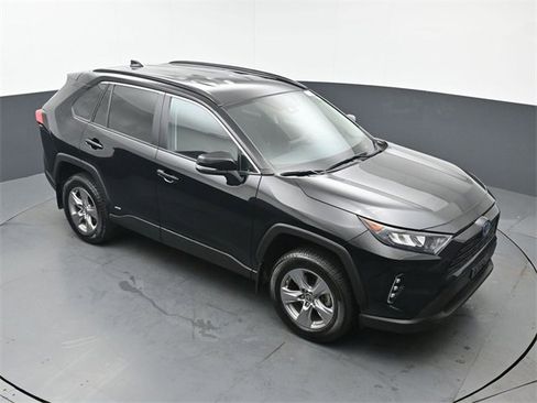 Used 2022 Toyota RAV4 LE image 38