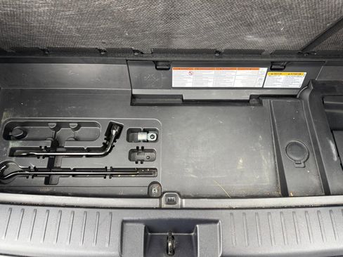 Used 2021 Toyota Highlander XLE image 17