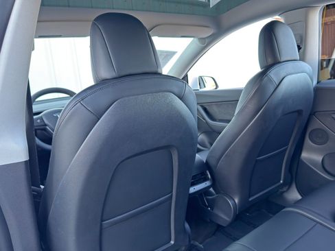 Used 2021 Tesla Model Y Long Range image 34