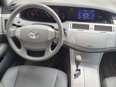 Used 2010 Toyota Avalon XL image 26