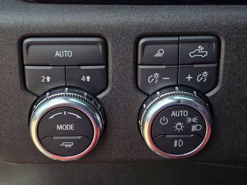 Used 2025 GMC Sierra 1500 SLT AWD/4WD image 22