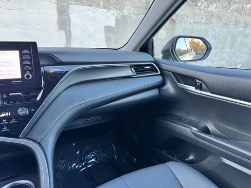 Used 2022 Toyota Camry SE image 27