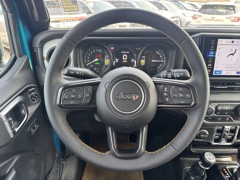 Used 2024 Jeep Wrangler Unlimited w/ Convenience Group AWD/4WD image 16