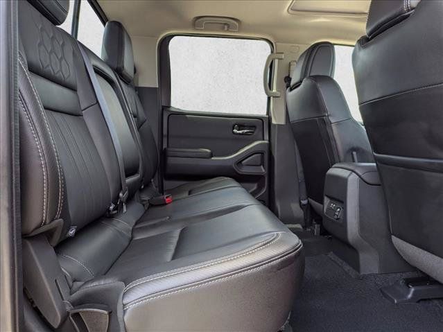 Used 2024 Nissan Frontier SL RWD image 19