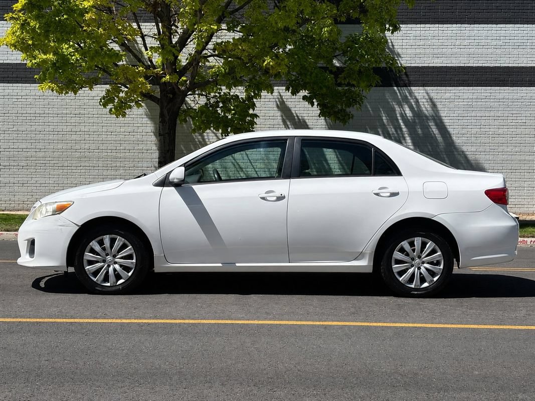 Used 2012 Toyota Corolla LE FWD image 2