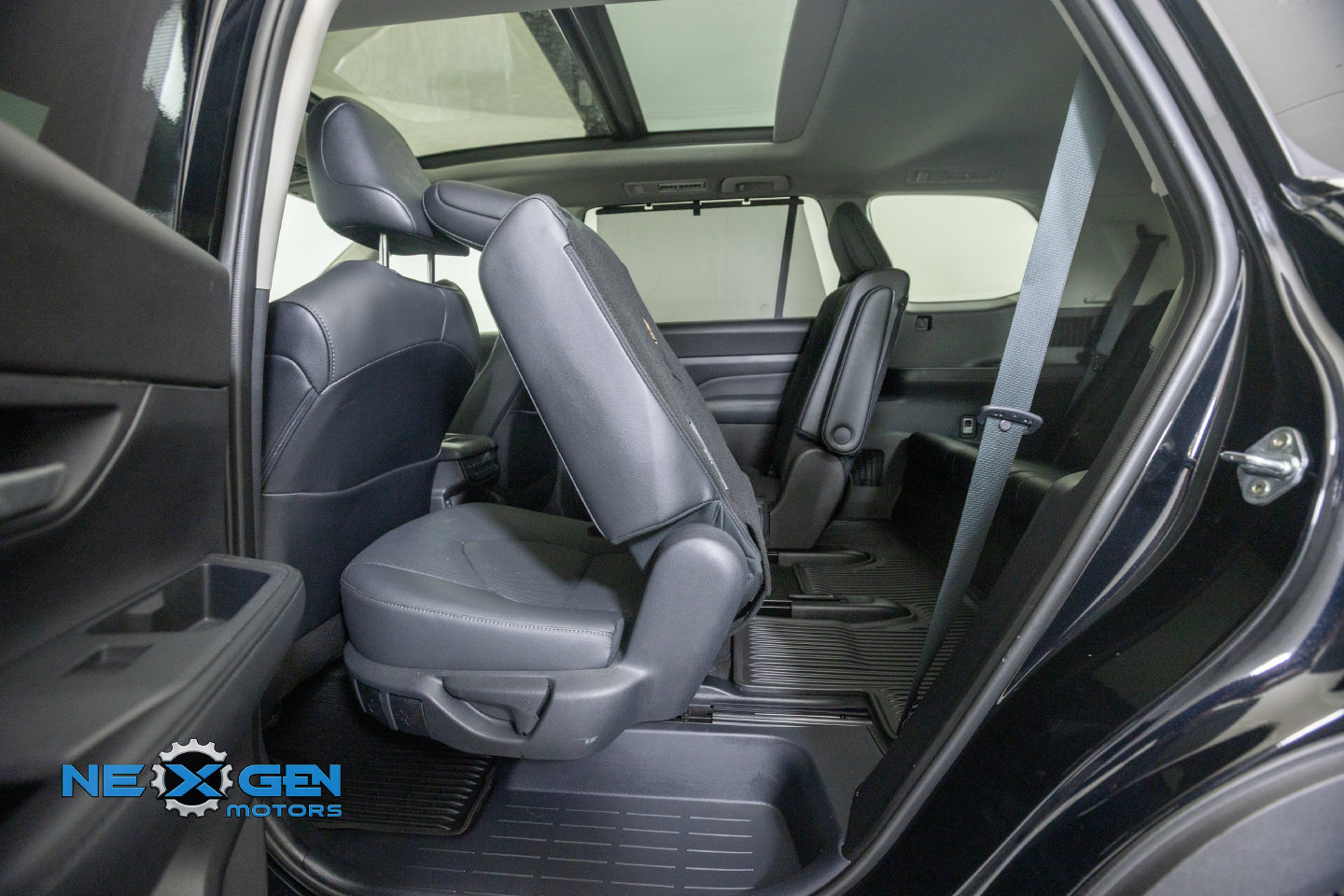Used 2026 Toyota Grand Highlander AWD image 32
