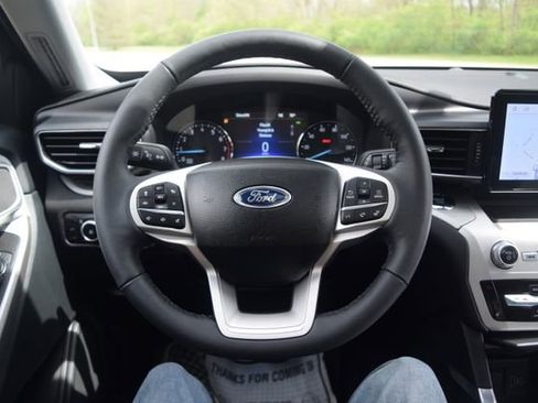 Used 2023 Ford Explorer XLT w/ Equipment Group 202A AWD/4WD image 4