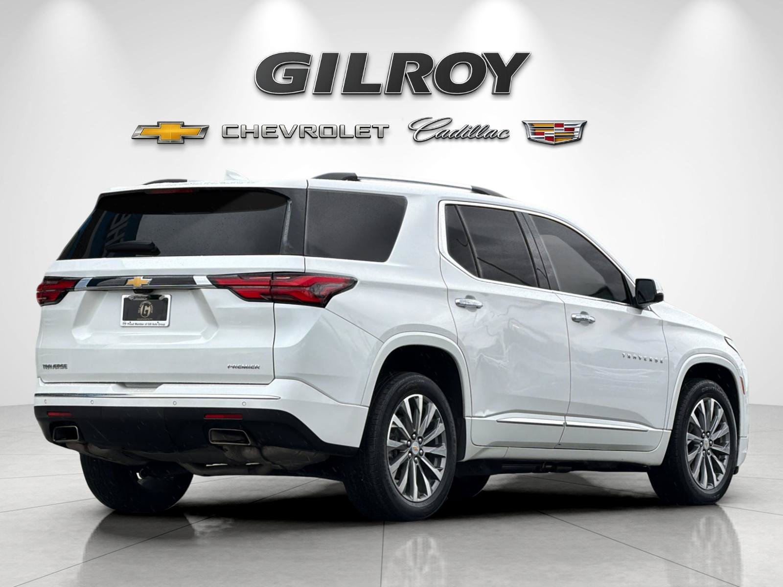 Used 2023 Chevrolet Traverse Premier FWD image 3