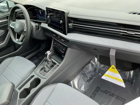 New 2026 Volkswagen Jetta SE FWD image 19