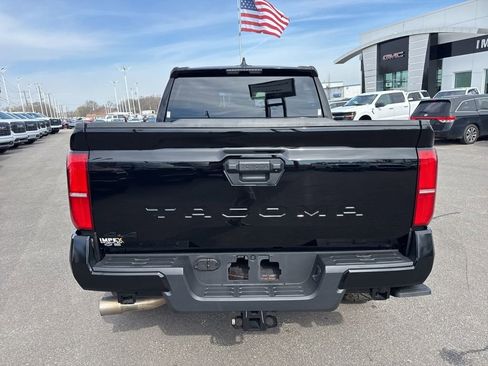 Used 2025 Toyota Tacoma TRD Sport AWD/4WD image 4