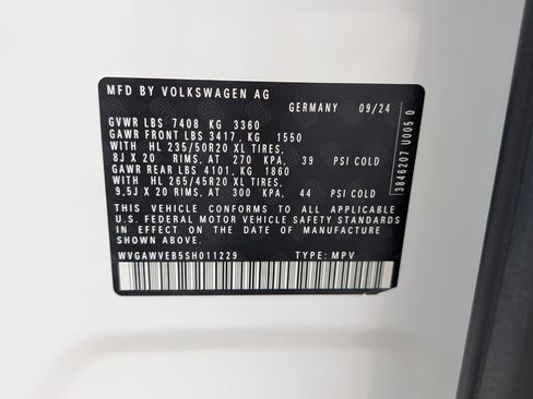 Used 2025 Volkswagen ID. Buzz Pro S RWD image 38