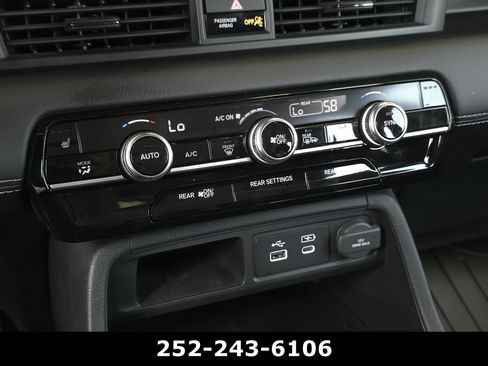 Used 2025 Honda Pilot Touring image 16