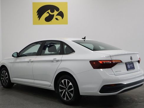 Used 2023 Volkswagen Jetta S image 9