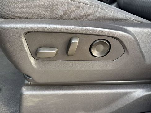 Used 2023 Chevrolet Silverado 1500 Custom image 14