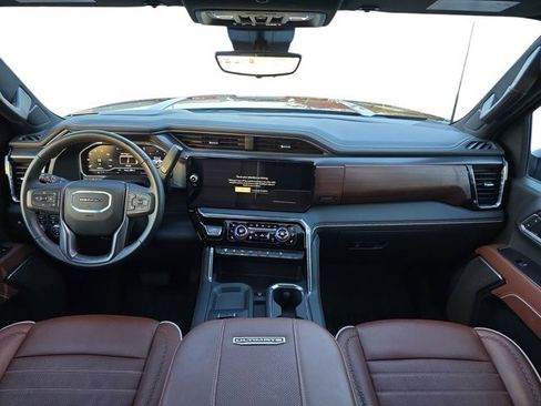 Used 2025 GMC Sierra 2500 Denali Ultimate image 9