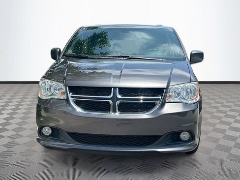 Used 2020 Dodge Grand Caravan SXT FWD image 2