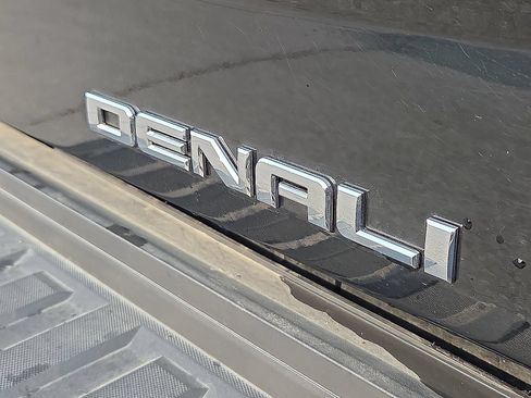 Used 2019 GMC Sierra 2500 Denali w/ Suspension Package, Off-Road AWD/4WD image 8