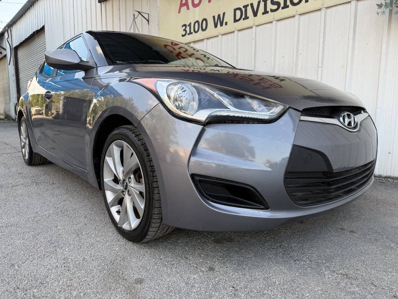 Used 2016 Hyundai Veloster FWD image 1