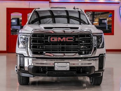Used 2024 GMC Sierra 3500 Pro w/ Convenience Package image 9