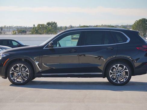 New 2026 BMW X5 xDrive50e w/ Parking Assistance Package image 4