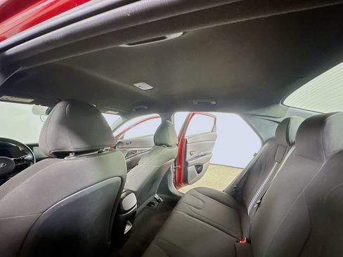 Used 2025 Hyundai Elantra Sport FWD image 11