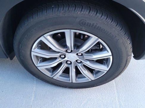 Certified 2023 Cadillac XT4 Sport FWD image 8