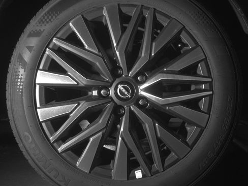 Used 2025 Nissan Altima 2.5 SV FWD image 15