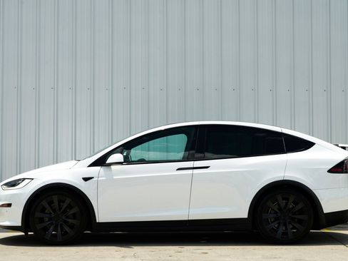 Used 2022 Tesla Model X image 9