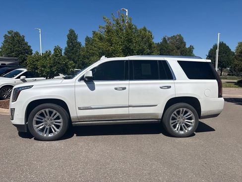 Used 2020 Cadillac Escalade Premium Luxury AWD/4WD image 2