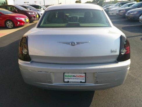 Used 2005 Chrysler 300 Touring image 2