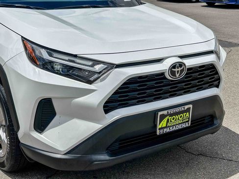 Used 2022 Toyota RAV4 XLE w/ Convenience Package AWD/4WD image 5