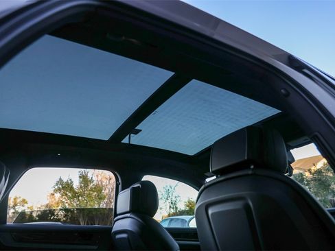 Used 2025 Porsche Cayenne image 28