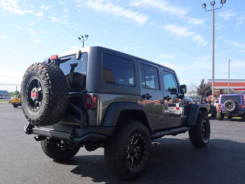 Used 2017 Jeep Wrangler Unlimited Rubicon w/ Cold Weather Group AWD/4WD image 11