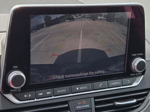 Used 2025 Nissan Altima 2.5 SV FWD image 12