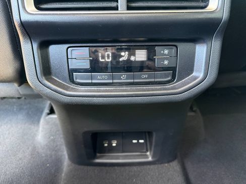 Used 2025 Volkswagen Atlas SE AWD/4WD image 37