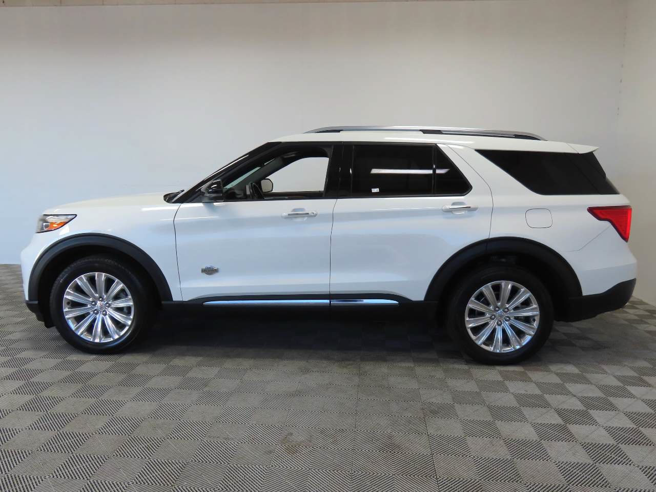 Used 2023 Ford Explorer King Ranch w/ Technology Package AWD/4WD image 5