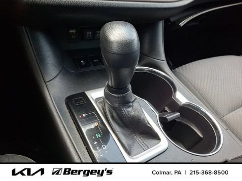 Used 2019 Toyota Highlander LE AWD/4WD image 16
