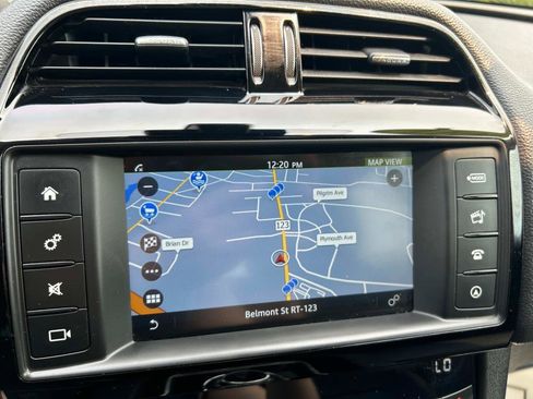 Used 2017 Jaguar F-PACE Premium image 31