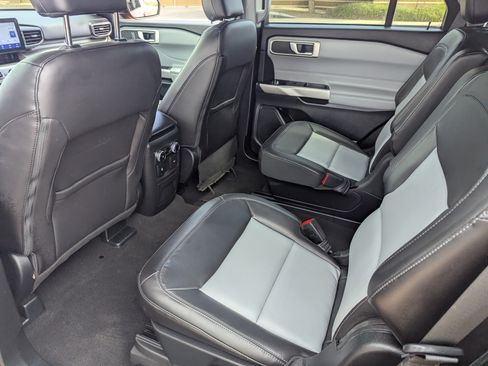 Used 2023 Ford Explorer XLT w/ Equipment Group 202A RWD image 17