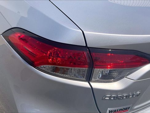 Used 2021 Toyota Corolla LE w/ Carpet Mat Package (TMS) image 33