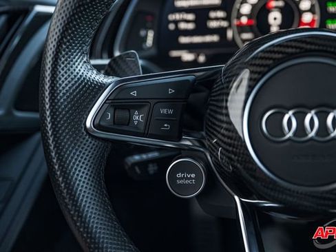 Used 2018 Audi R8 V10 w/ Premium Package image 94