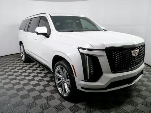 Certified 2025 Cadillac Escalade ESV Sport Platinum AWD/4WD image 29